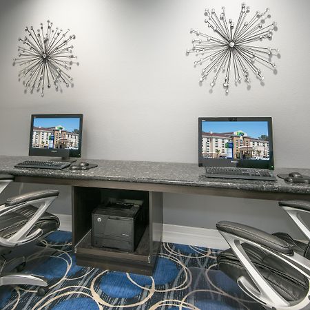 Holiday Inn Express And Suites Houston North - Iah Area By Ihg Buitenkant foto