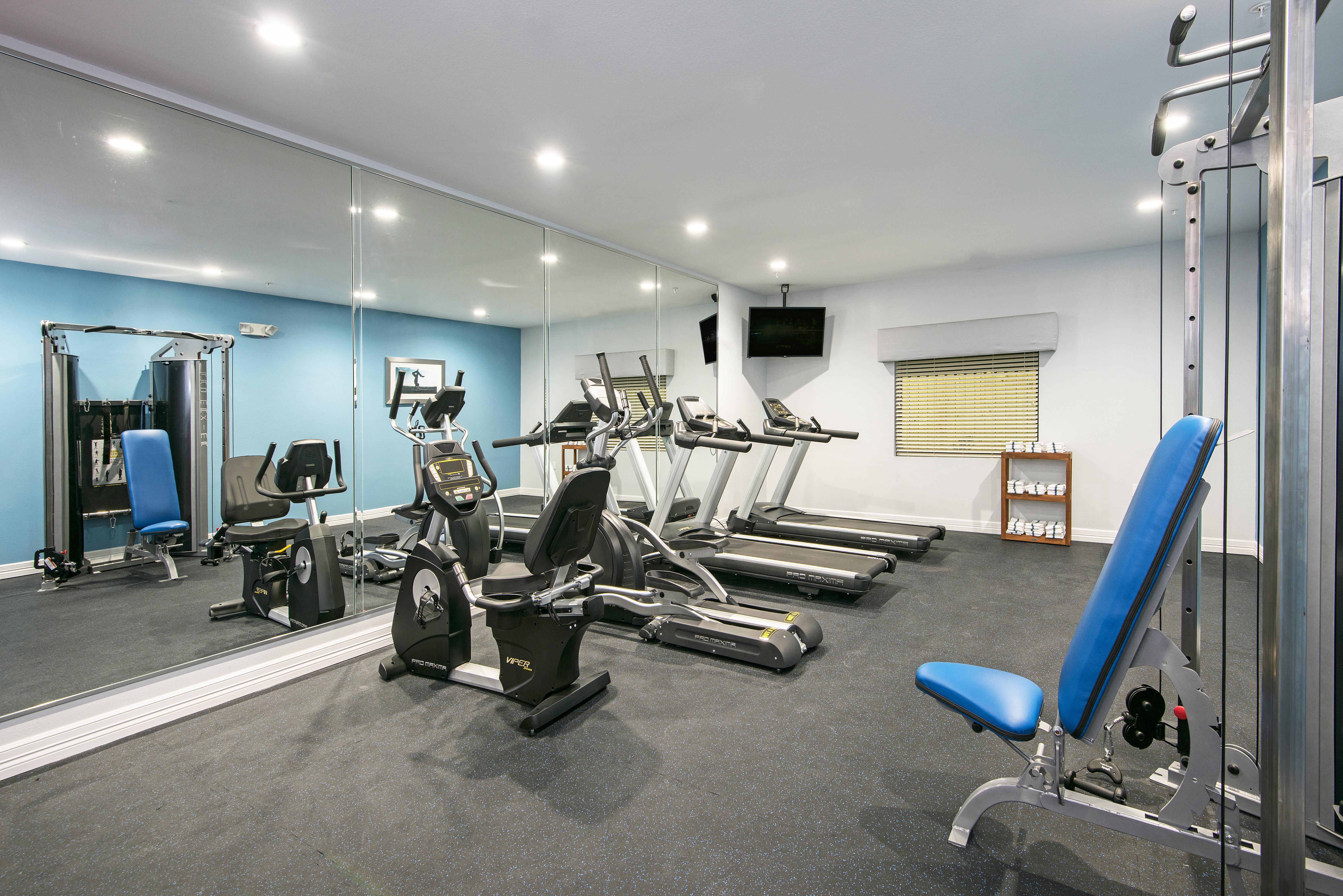 Holiday Inn Express And Suites Houston North - Iah Area By Ihg Buitenkant foto