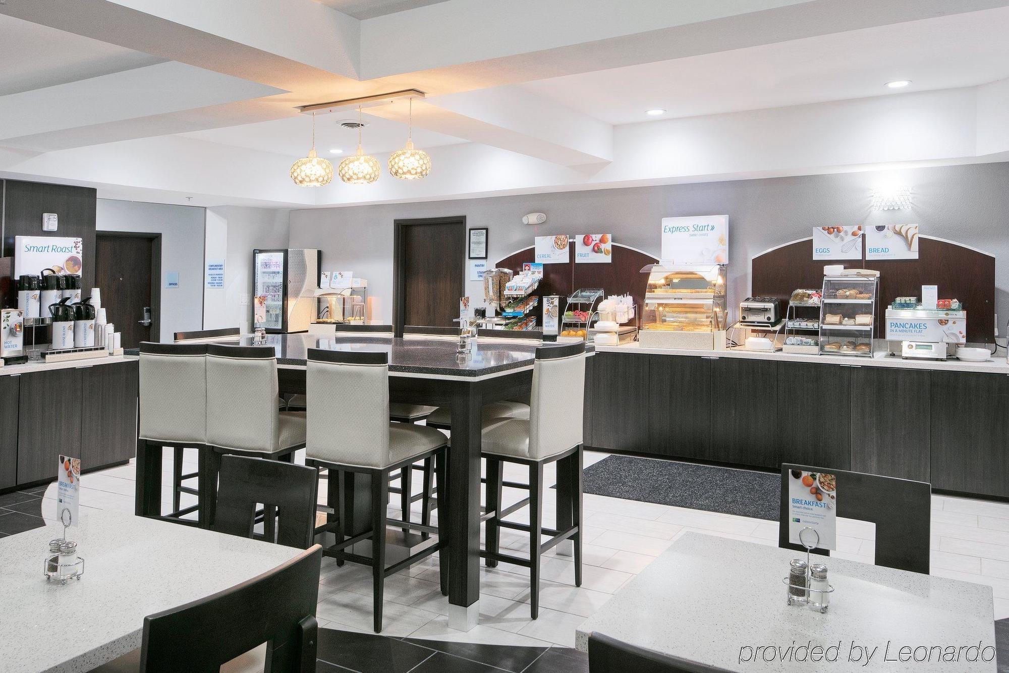 Holiday Inn Express And Suites Houston North - Iah Area By Ihg Buitenkant foto