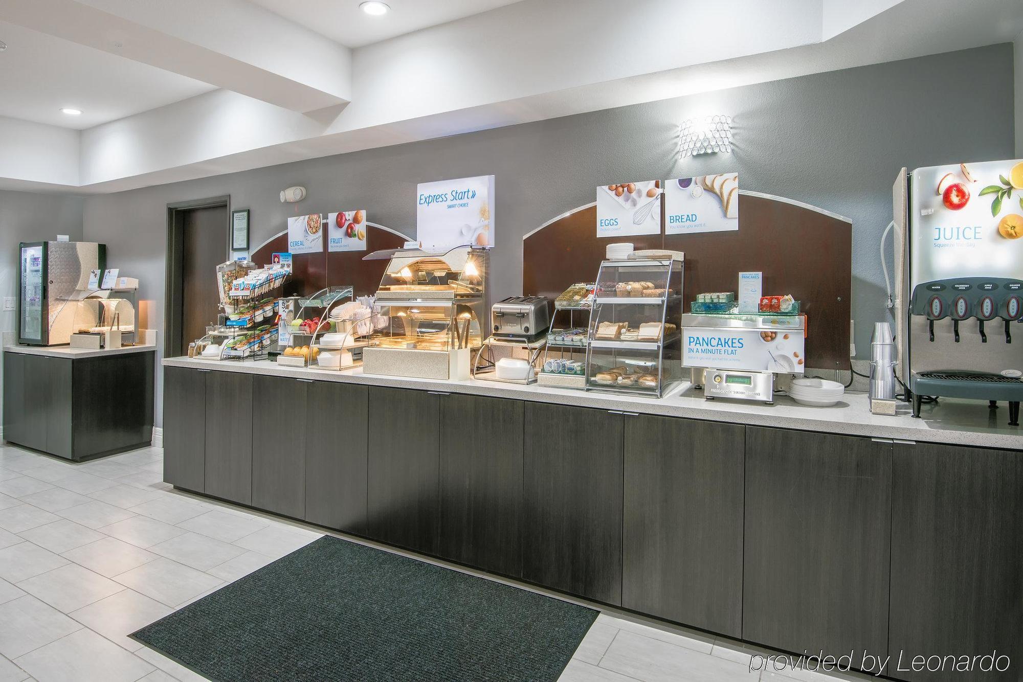 Holiday Inn Express And Suites Houston North - Iah Area By Ihg Buitenkant foto