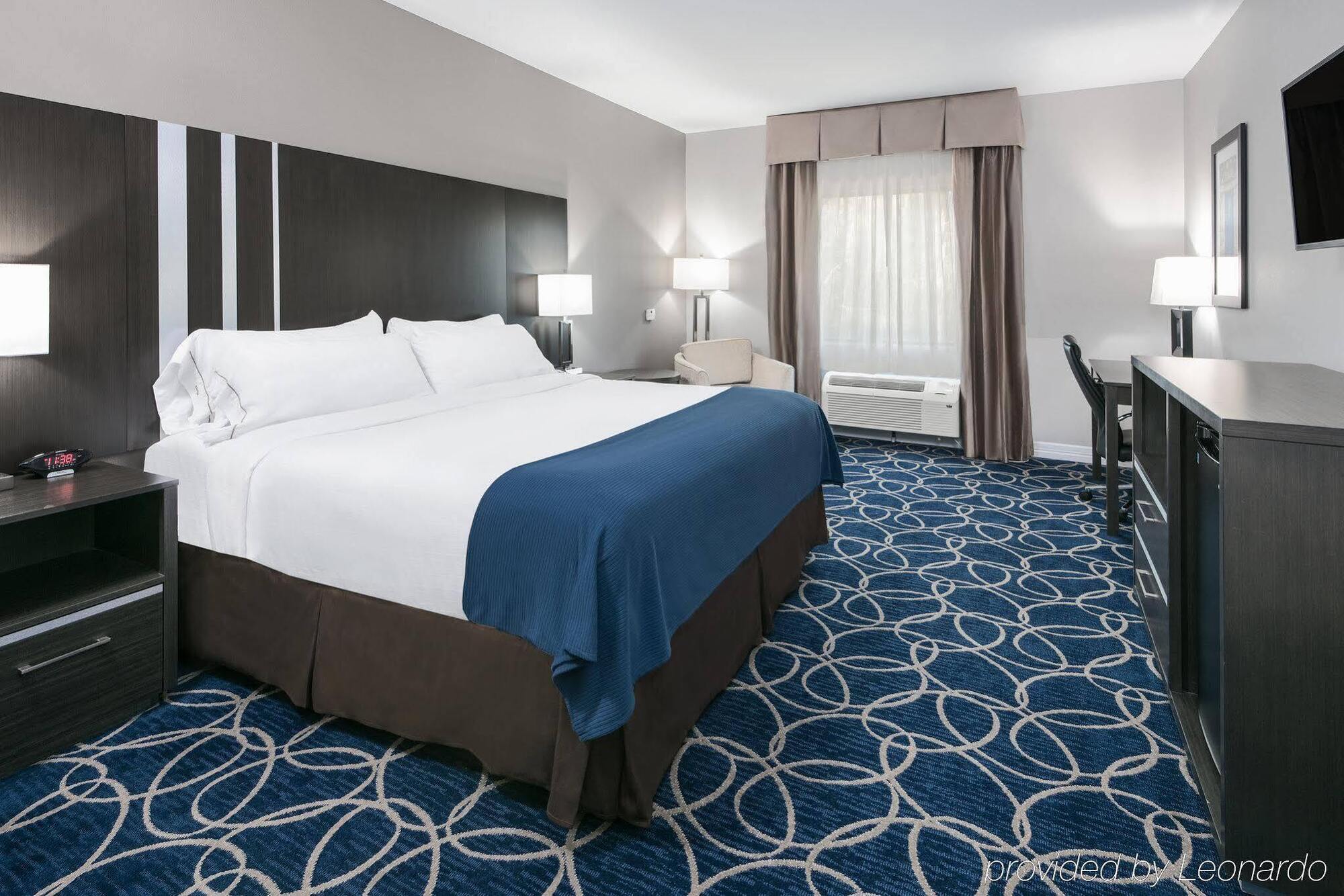 Holiday Inn Express And Suites Houston North - Iah Area By Ihg Buitenkant foto