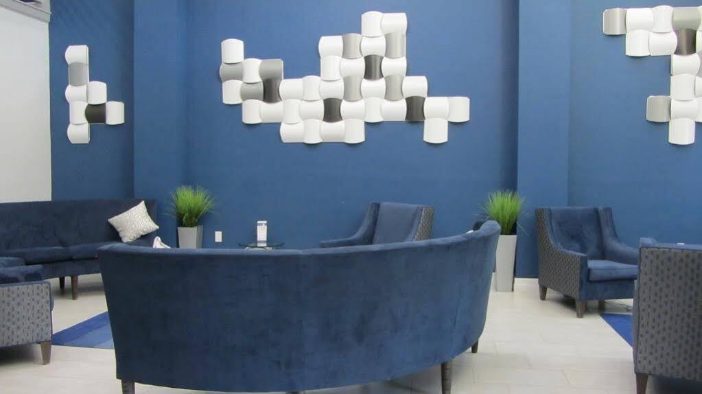 Holiday Inn Express And Suites Houston North - Iah Area By Ihg Buitenkant foto