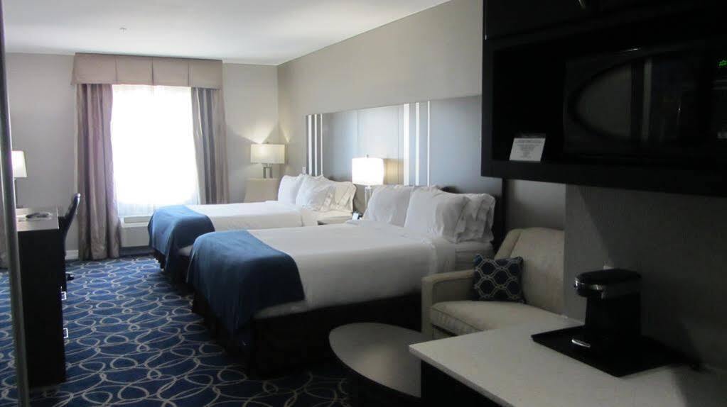 Holiday Inn Express And Suites Houston North - Iah Area By Ihg Buitenkant foto