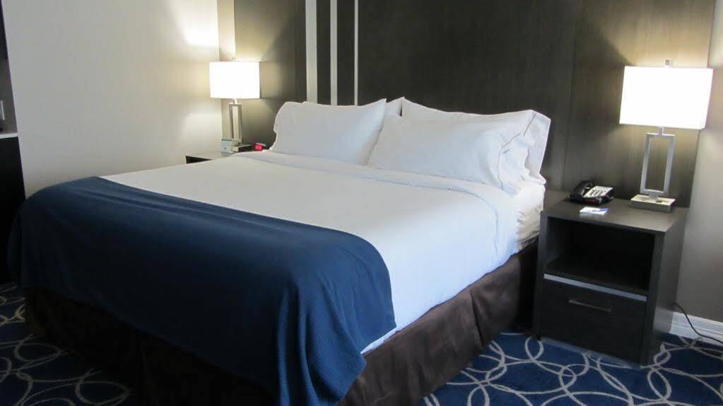 Holiday Inn Express And Suites Houston North - Iah Area By Ihg Buitenkant foto